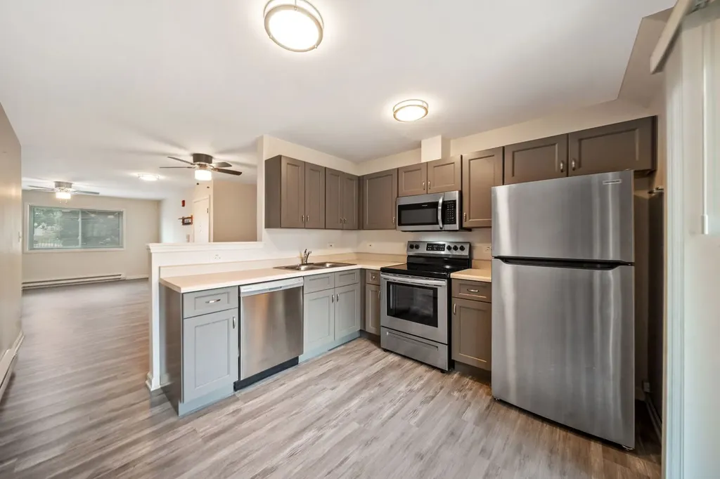 170 South Waters Edge Drive S Glendale Heights IL 60139