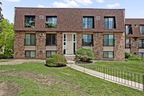 170 South Waters Edge Drive S Glendale Heights IL 60139