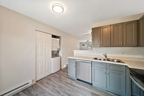 170 South Waters Edge Drive S Glendale Heights IL 60139