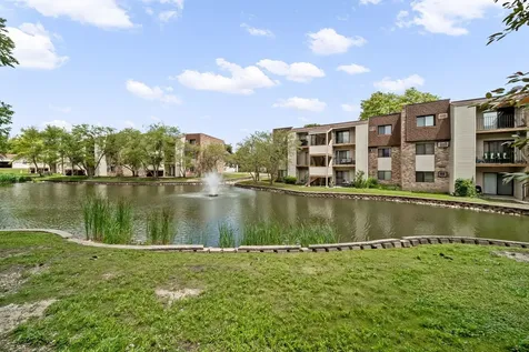 170 South Waters Edge Drive S Glendale Heights IL 60139
