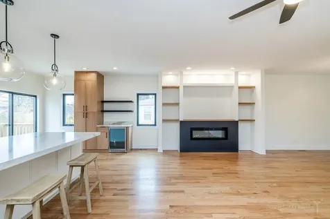 2247 South 6th Avenue North Riverside IL 60546