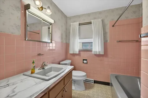 404 Fairview Boulevard Rockford IL 61107