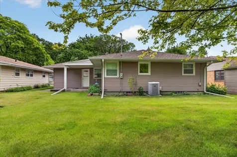 404 Fairview Boulevard Rockford IL 61107