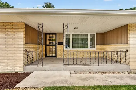 404 Fairview Boulevard Rockford IL 61107