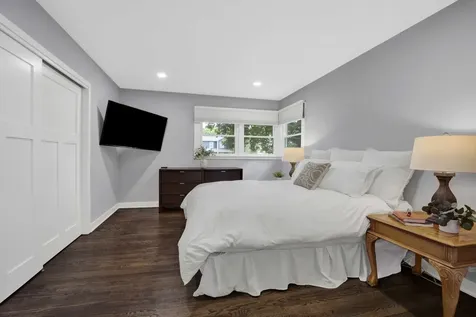 141 Adler Drive Libertyville IL 60048