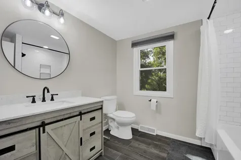 141 Adler Drive Libertyville IL 60048