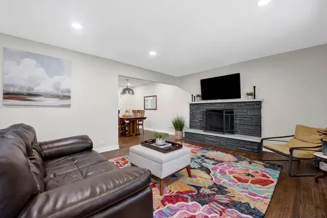 141 Adler Drive Libertyville IL 60048