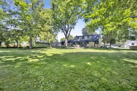 141 Adler Drive Libertyville IL 60048