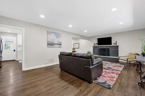 141 Adler Drive Libertyville IL 60048