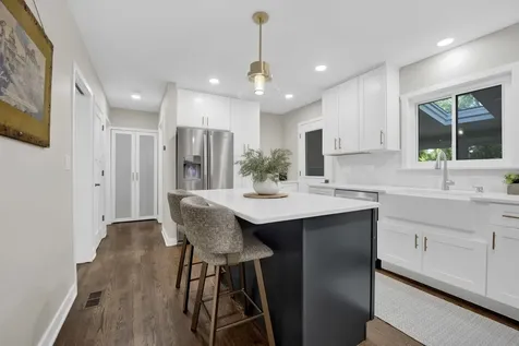 141 Adler Drive Libertyville IL 60048