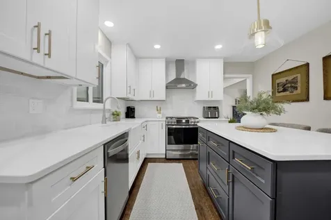 141 Adler Drive Libertyville IL 60048