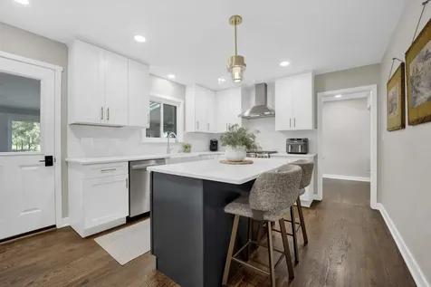 141 Adler Drive Libertyville IL 60048