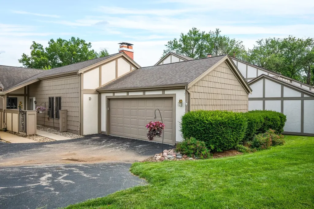 1305 Kingsridge Court Normal IL 61761