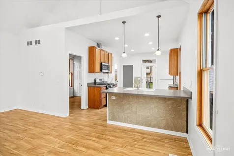 255 Bartlett Place Elgin IL 60120