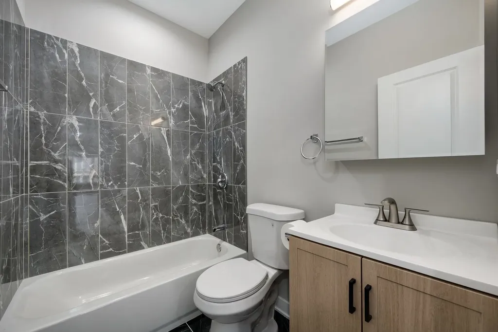 3031 West Warren Boulevard Chicago IL 60612