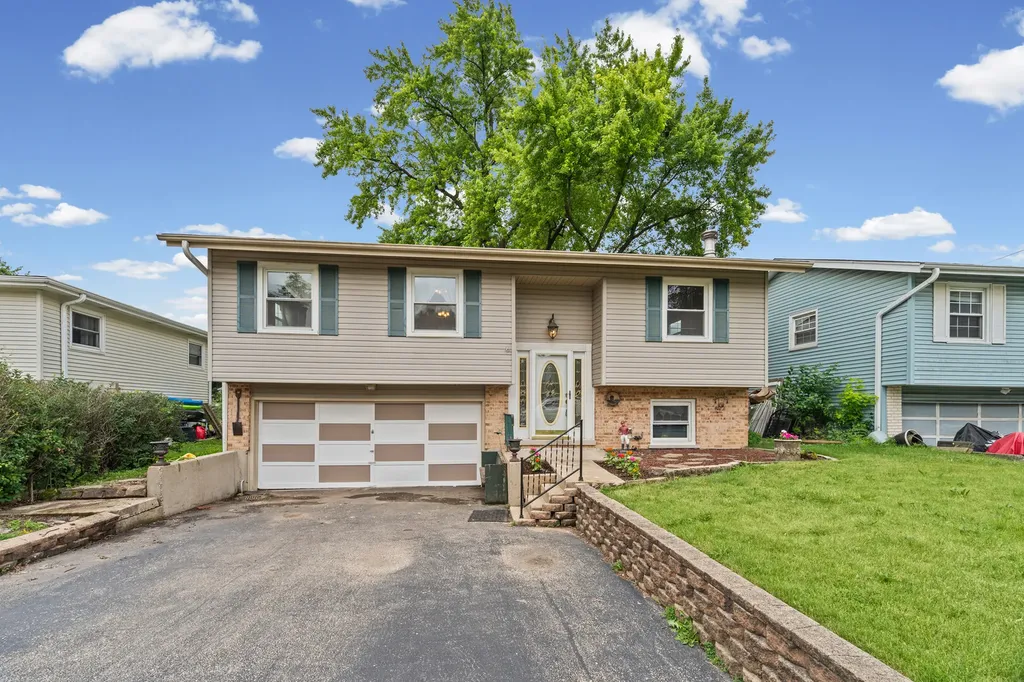 22W381 2ND Street Glen Ellyn IL 60137