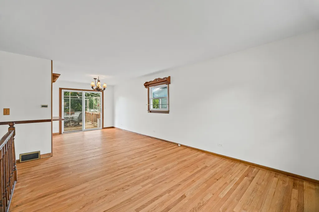 22W381 2ND Street Glen Ellyn IL 60137
