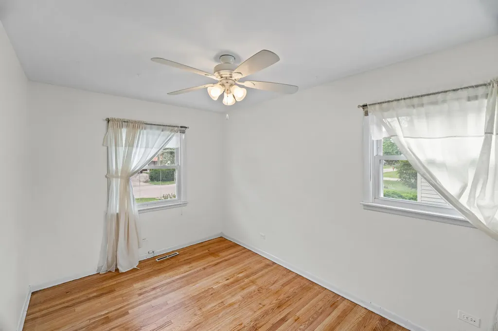 22W381 2ND Street Glen Ellyn IL 60137