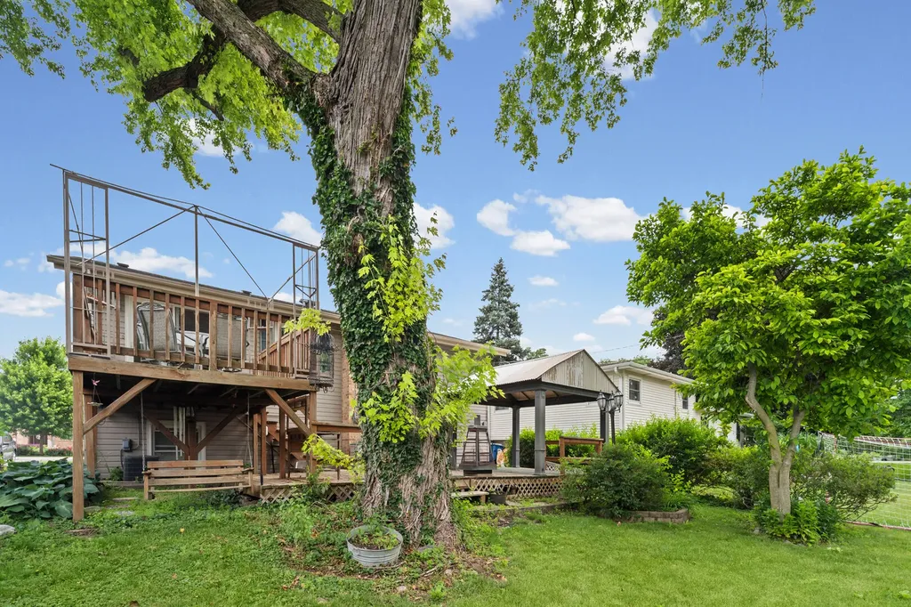 22W381 2ND Street Glen Ellyn IL 60137