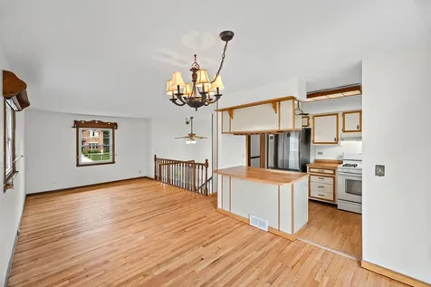 22W381 2ND Street Glen Ellyn IL 60137