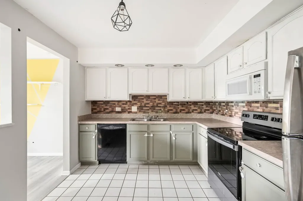 1046 Pinewood Drive Downers Grove IL 60516