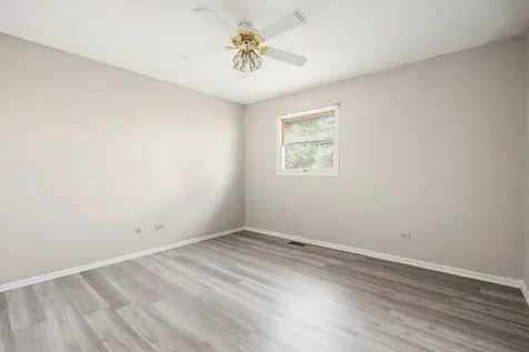 1046 Pinewood Drive Downers Grove IL 60516