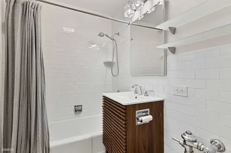 2970 North Lake Shore Drive Chicago IL 60657