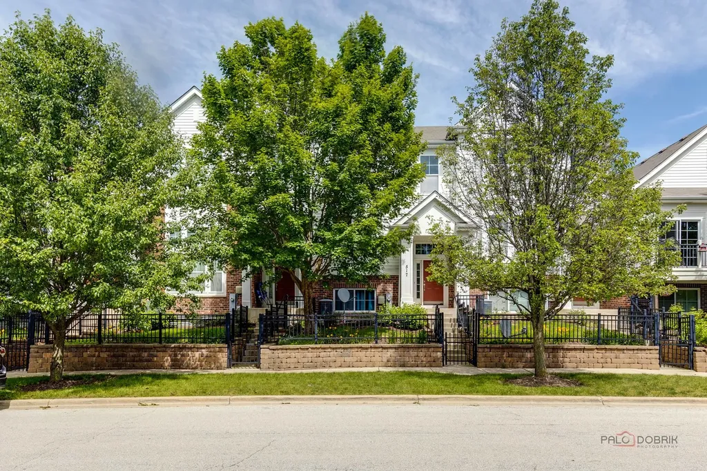 533 Plaza Place Aurora IL 60504