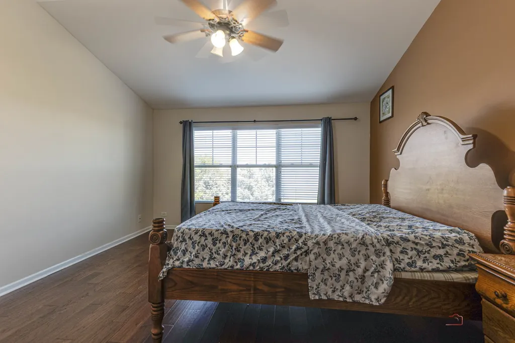 533 Plaza Place Aurora IL 60504