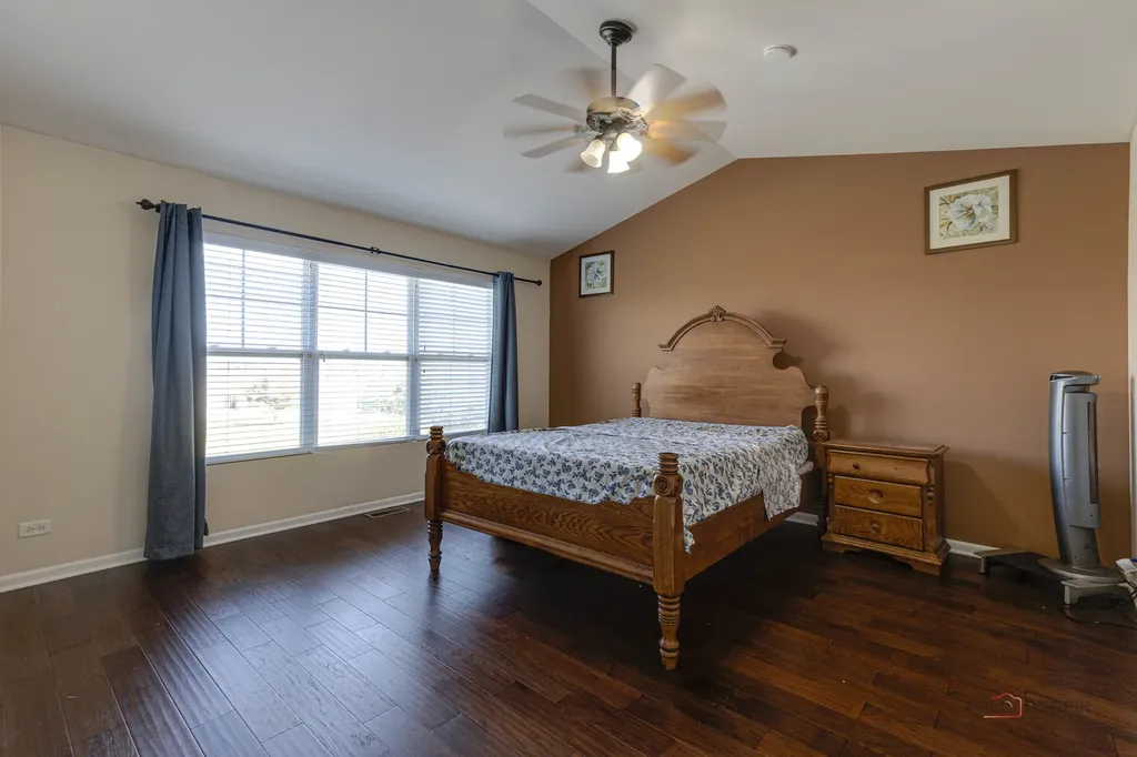 533 Plaza Place Aurora IL 60504