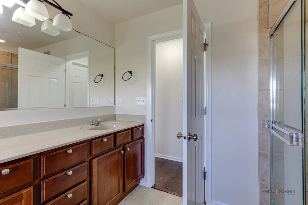 533 Plaza Place Aurora IL 60504