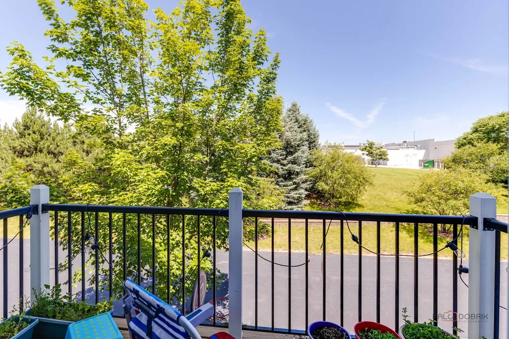 533 Plaza Place Aurora IL 60504