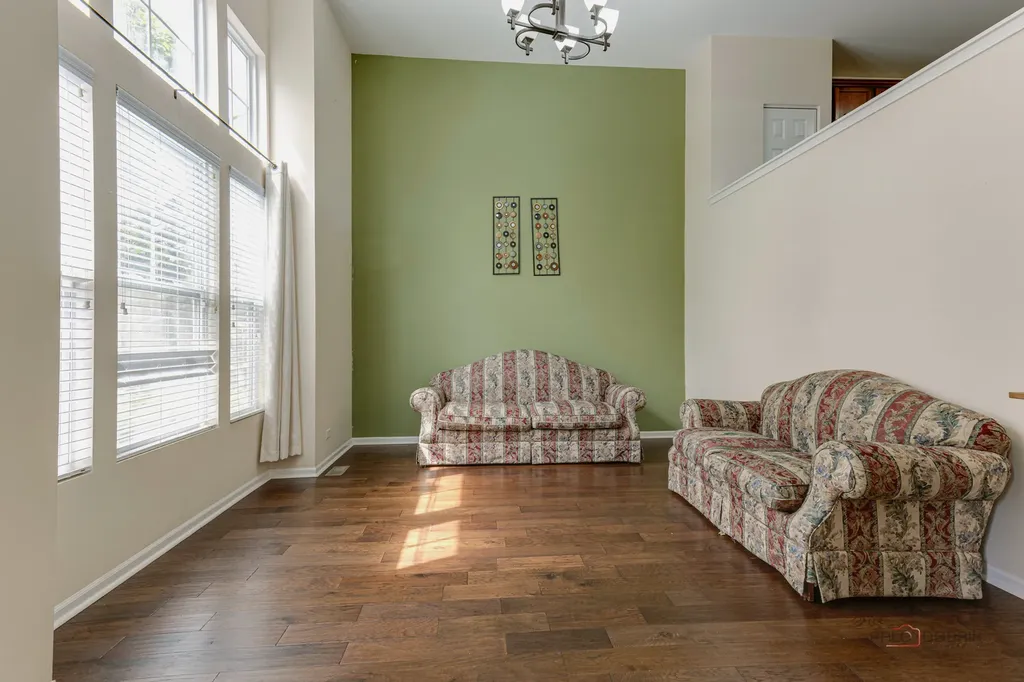 533 Plaza Place Aurora IL 60504