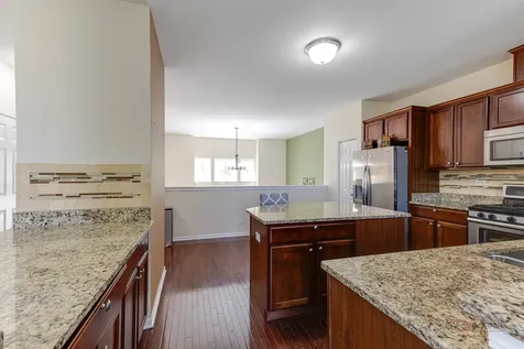 533 Plaza Place Aurora IL 60504