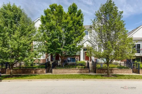 533 Plaza Place Aurora IL 60504