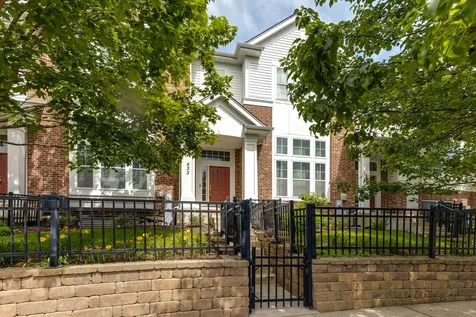 533 Plaza Place Aurora IL 60504