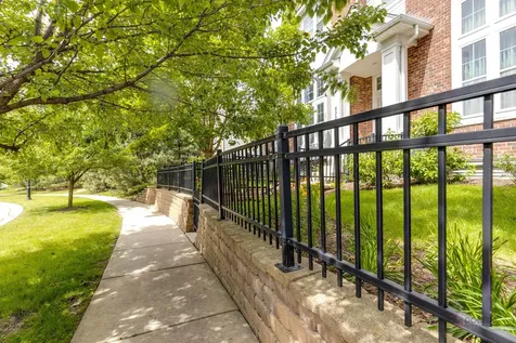 533 Plaza Place Aurora IL 60504