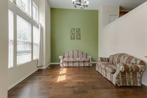 533 Plaza Place Aurora IL 60504