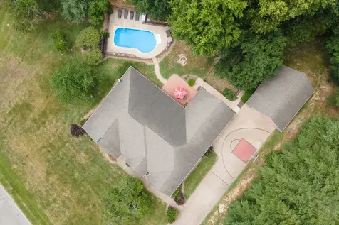 27 Deer Run Herrin IL 62848