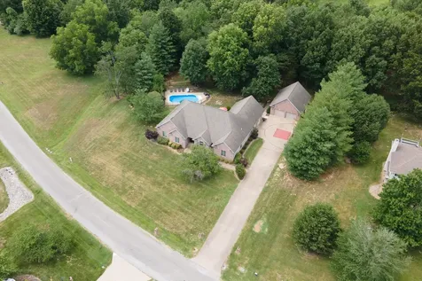 27 Deer Run Herrin IL 62848