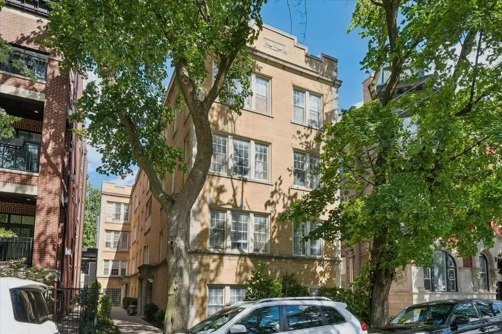 2215 North Bissell Street Chicago IL 60614