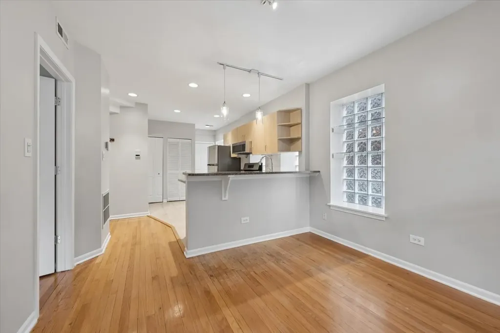 2215 North Bissell Street Chicago IL 60614