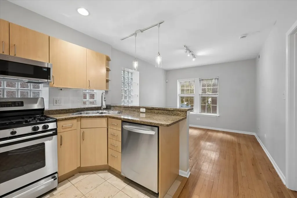 2215 North Bissell Street Chicago IL 60614