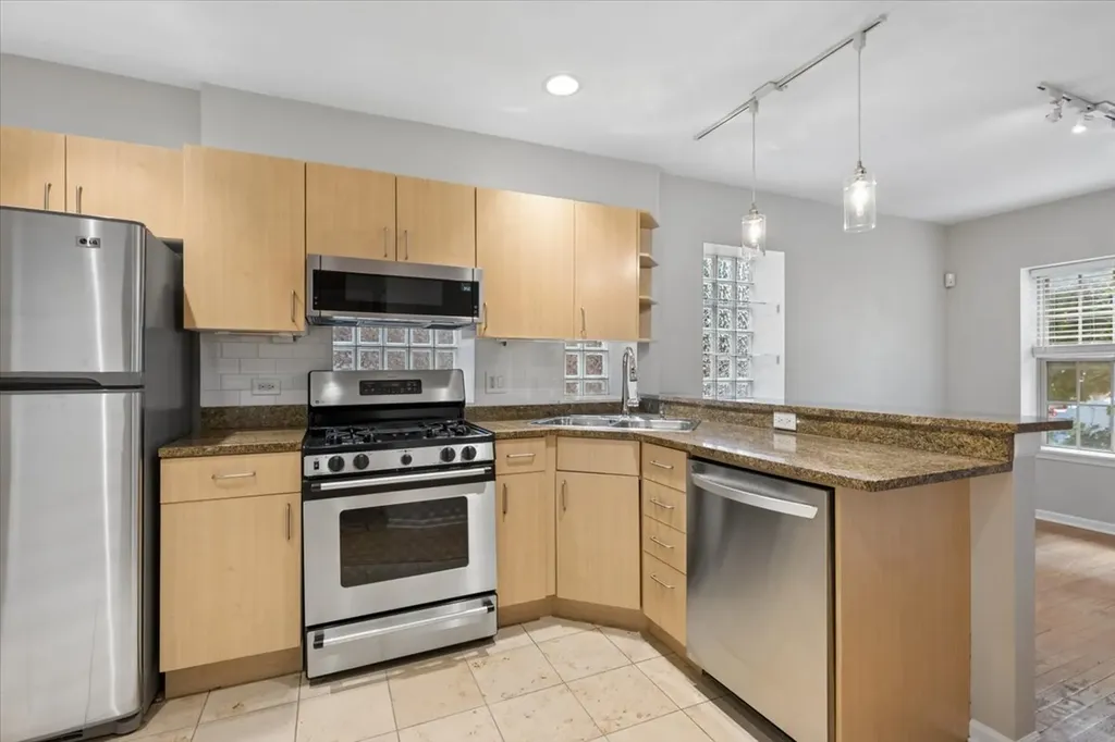 2215 North Bissell Street Chicago IL 60614