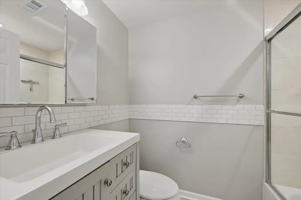 2215 North Bissell Street Chicago IL 60614