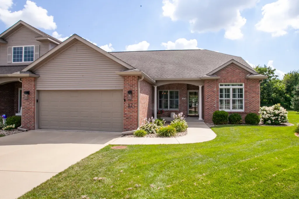 17 Arbor Court Bloomington IL 61704