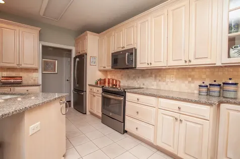 17 Arbor Court Bloomington IL 61704