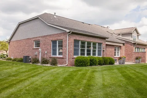 17 Arbor Court Bloomington IL 61704