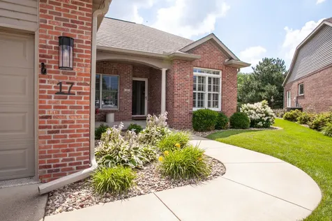 17 Arbor Court Bloomington IL 61704