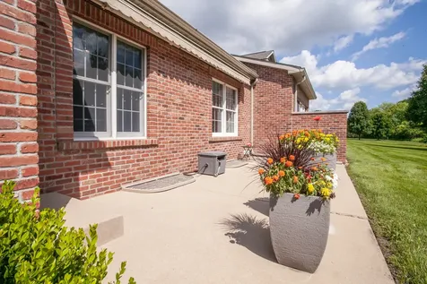 17 Arbor Court Bloomington IL 61704